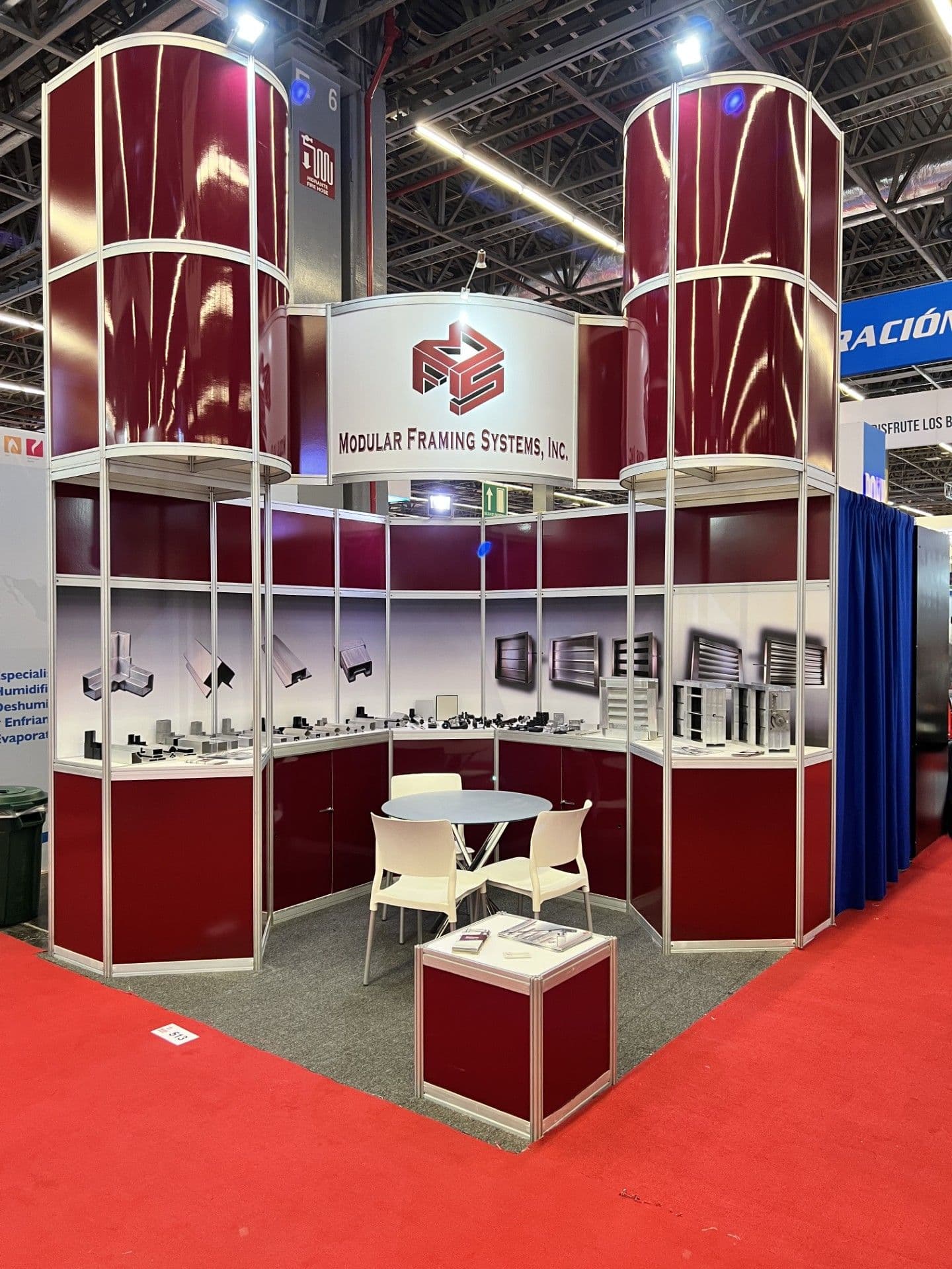 Modular Framing Systems booth at a previous AHR Expo México